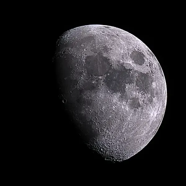 DM17-03moon.webp
